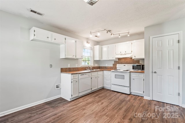 600 Piper Ct, Wingate, NC 28174 - kitchen featuring white appliances, under cabinet range hood, wood finished floors, white cabinetry, and a textured ceiling