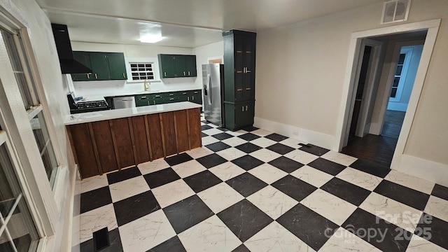 522 Alexander St, Statesville, NC 28677 - kitchen with stainless steel appliances, a peninsula, and light countertops