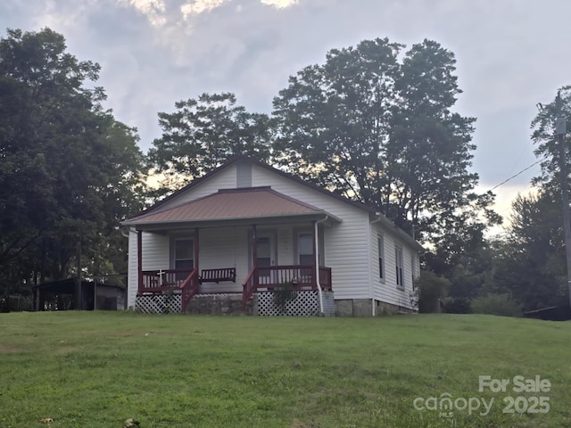 7601 Rhodhiss Rd, Connelly Springs, NC 28612 - bungalow with covered porch and a front lawn