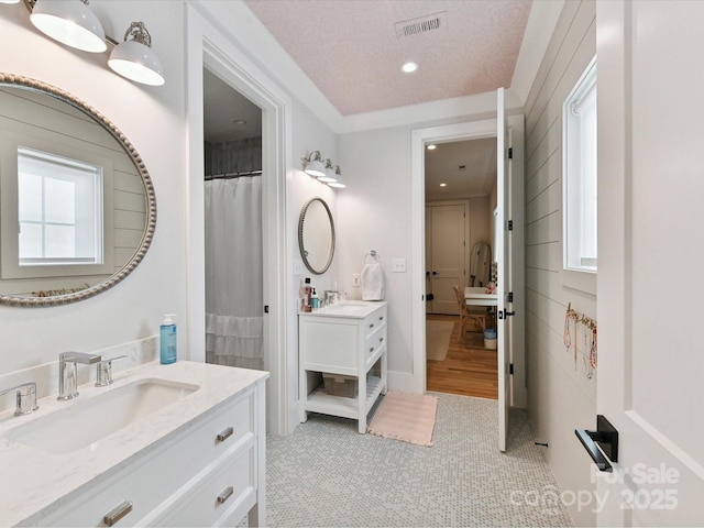 615 Melbourne Ct, Charlotte, NC 28209 - full bathroom featuring two vanities and recessed lighting