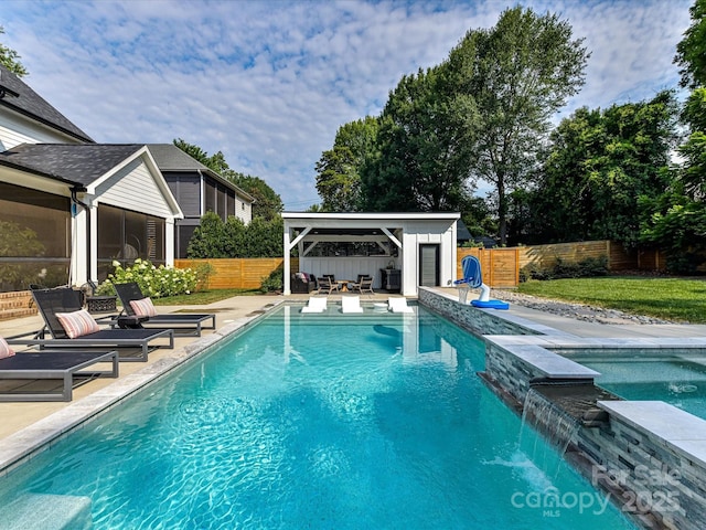 615 Melbourne Ct, Charlotte, NC 28209 - view of pool featuring a fenced backyard, a patio, and a pool with connected hot tub
