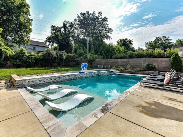 615 Melbourne Ct, Charlotte, NC 28209 - view of pool featuring a fenced backyard, a patio, and a pool with connected hot tub