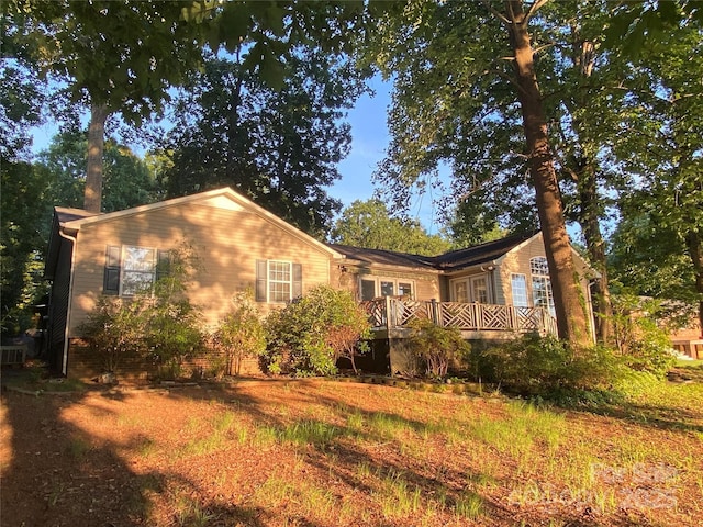 4927 Vagabond Ln, Sherrills Ford, NC 28673 - ranch-style home featuring a deck