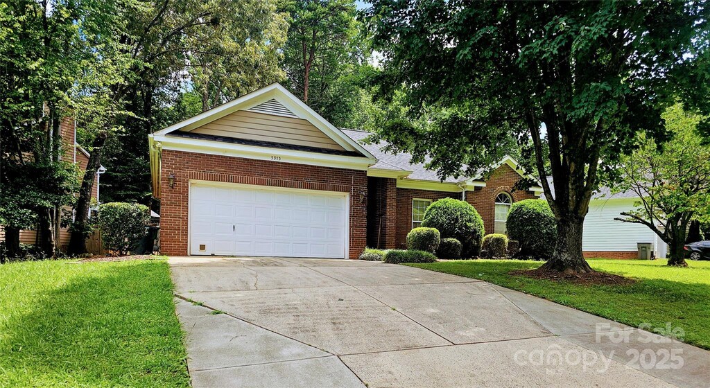 5915 Carriage Oaks Dr, Charlotte, NC 28262 - photo 1