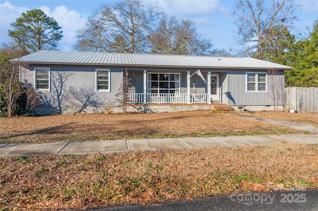 511 E Church St, Kershaw, SC 29067 - single story home featuring covered porch, a metal roof, and crawl space