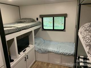 997 Hoot Owl Rd, Spruce Pine, NC 28777