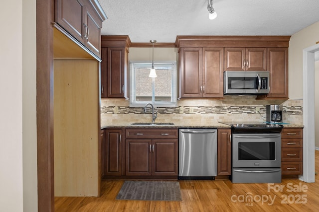 840 Deer Lake Run, Salisbury, NC 28146 - kitchen with appliances with stainless steel finishes, light wood-style floors, a textured ceiling, and tasteful backsplash