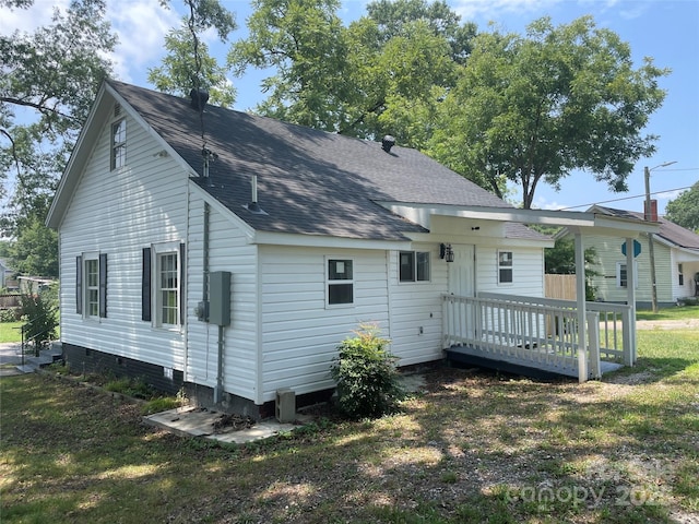 518 W White St, Chester, SC 29706 - rear view of house featuring a shingled roof, a lawn, and crawl space