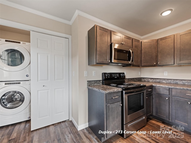 113 Bronco Way, Waynesville, NC 28785 - kitchen with appliances with stainless steel finishes, estacked washer and dryer, dark wood-type flooring, dark countertops, and crown molding