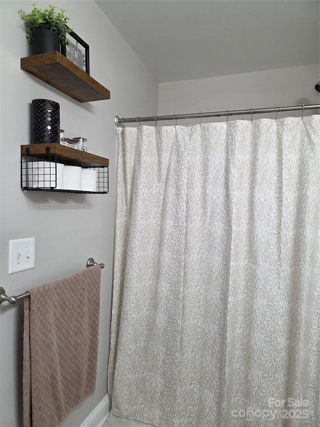 1300 Bethpage Rd, Kannapolis, NC 28081 - full bathroom featuring curtained shower and baseboards