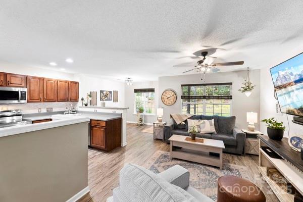 1352 Walnut Hill Dr, Rock Hill, SC 29732 - photo 4