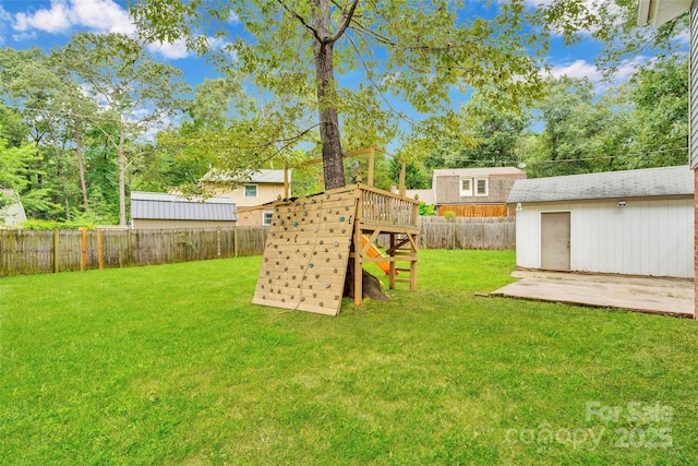 15804 Fairfield Dr, Matthews, NC 28104 - fenced backyard with an outdoor structure