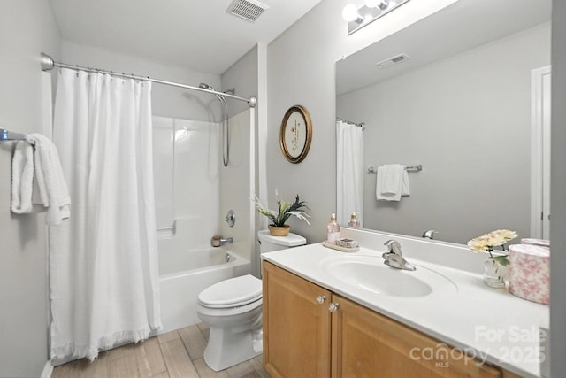 10306 Meadow Crossing Ln, Cornelius, NC 28031 - bathroom with vanity, shower / tub combo, and wood finished floors