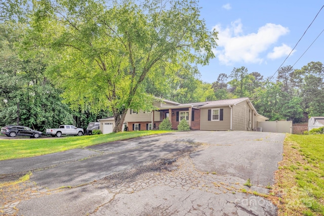 213 Turkey Hill Dr, King, NC 27021 - split level home with asphalt driveway and brick siding