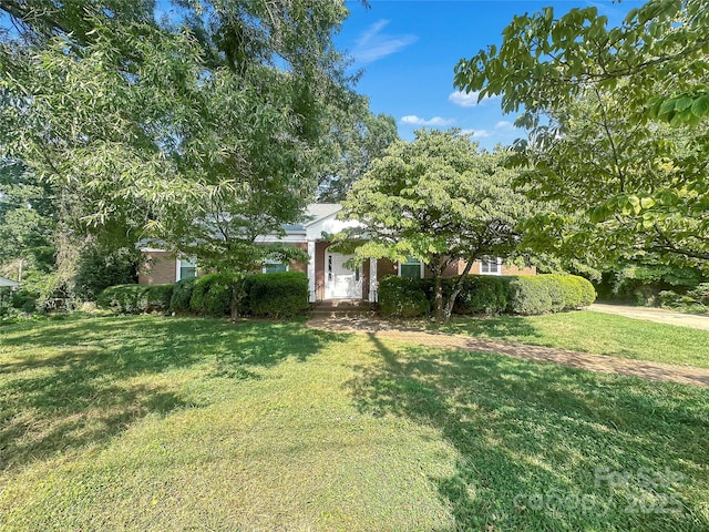 208 N Gaston St, Kings Mountain, NC 28086 - view of front of house with a front lawn and brick siding