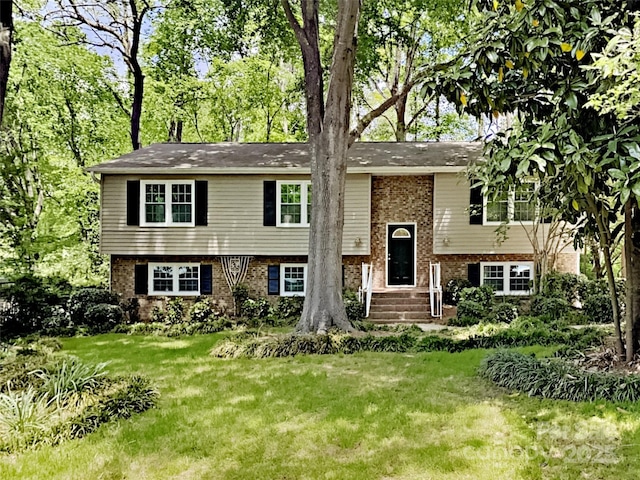 7420 Castlebar Rd, Charlotte, NC 28270 - split foyer home with brick siding and a front lawn