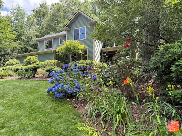 25 Madelyn Ln, Fairview, NC 28730 - view of front facade featuring a front lawn