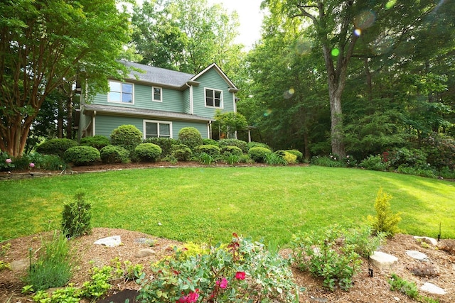 25 Madelyn Ln, Fairview, NC 28730 - traditional-style home with a front lawn