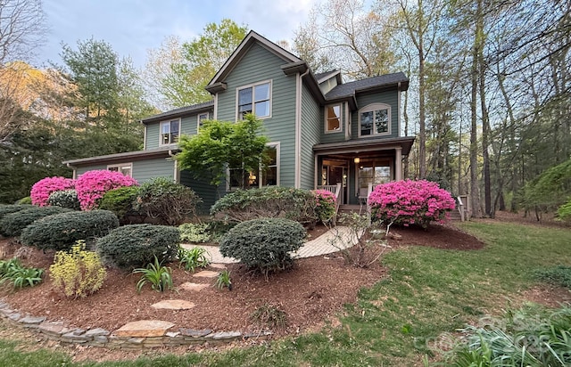 25 Madelyn Ln, Fairview, NC 28730 - traditional-style house with a porch and a front lawn