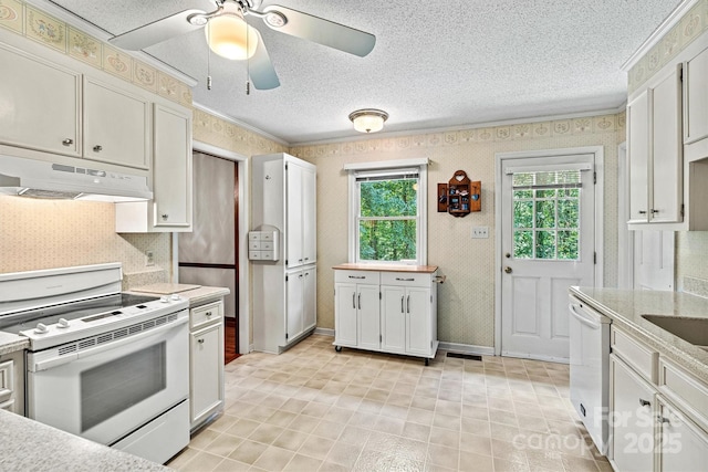 1408 Kensington Cir, Newton, NC 28658 - kitchen featuring electric stove, under cabinet range hood, wallpapered walls, dishwasher, and light countertops