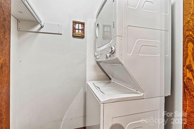 1408 Kensington Cir, Newton, NC 28658 - laundry room featuring stacked washer and clothes dryer