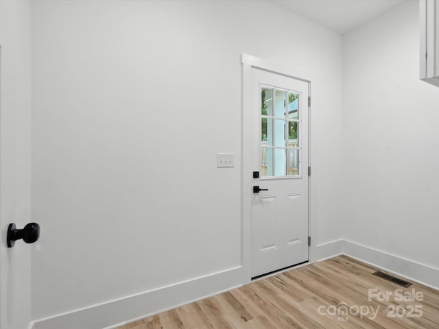 4113 Rutgers Ave, Charlotte, NC 28206 - entryway featuring light wood-style flooring and baseboards