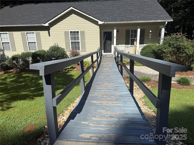 2832 Laurel Ln, Lenoir, NC 28645 - view of front facade featuring a front yard, a porch, and roof with shingles