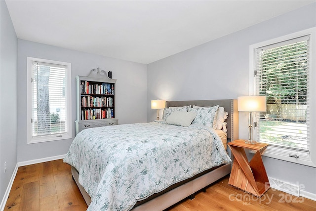 4906 Crooked Oak Ln, Charlotte, NC 28226 - bedroom featuring wood finished floors and baseboards