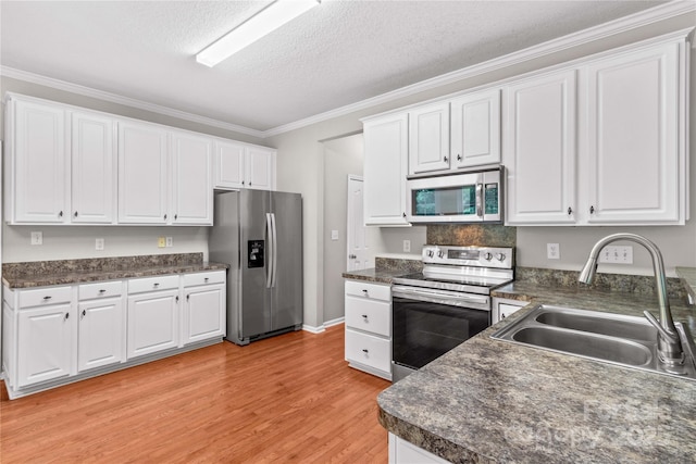 145 Summerbrook Ln, Mooresville, NC 28117 - kitchen with stainless steel appliances, dark countertops, white cabinetry, crown molding, and a textured ceiling