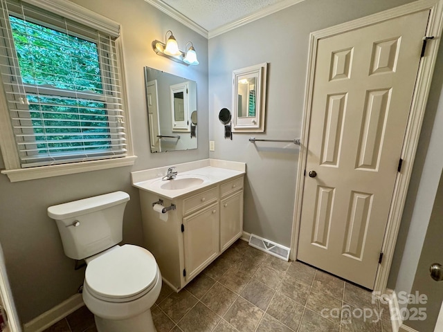 635 Windsor Pl NE, Concord, NC 28025 - bathroom featuring crown molding, vanity, and a textured ceiling