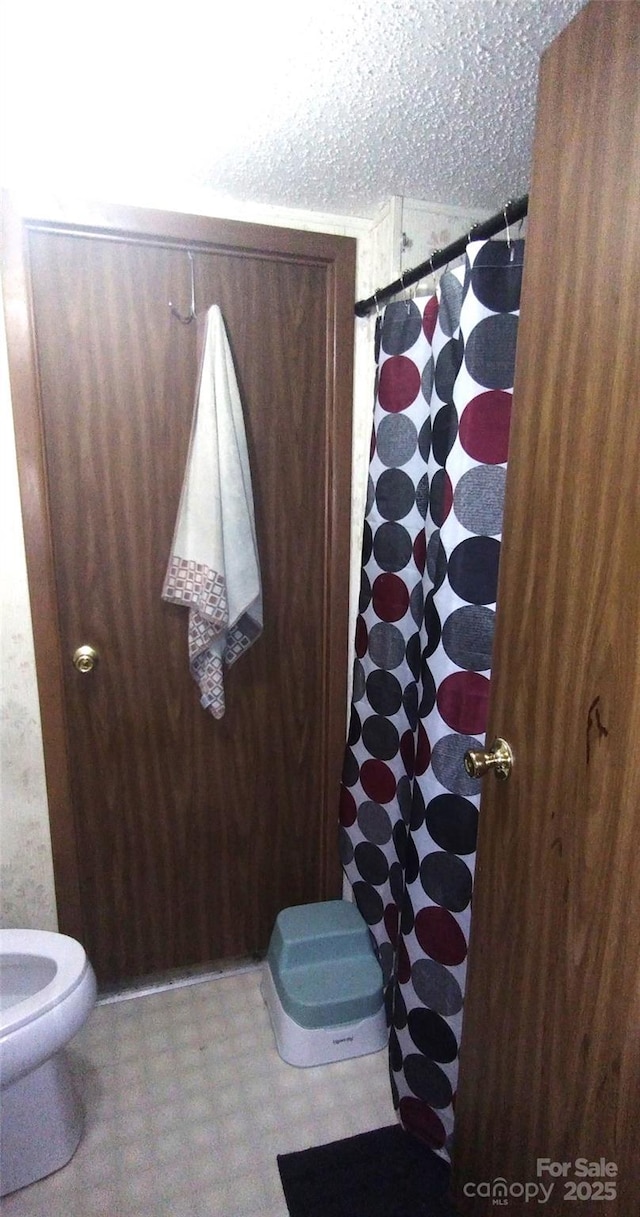 101 Branch Breeze Ln, Zirconia, NC 28790 - bathroom with a shower with curtain, a textured ceiling, and tile patterned floors