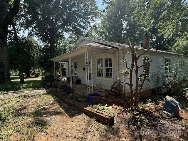 410 24th St SW, Hickory, NC 28602 - view of front facade with a chimney and covered porch