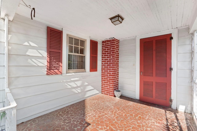 117 3rd Ave SW, Hickory, NC 28602 - doorway to property featuring a porch