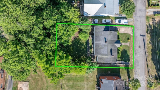 117 3rd Ave SW, Hickory, NC 28602 - aerial view of property's location with property parcel outlined