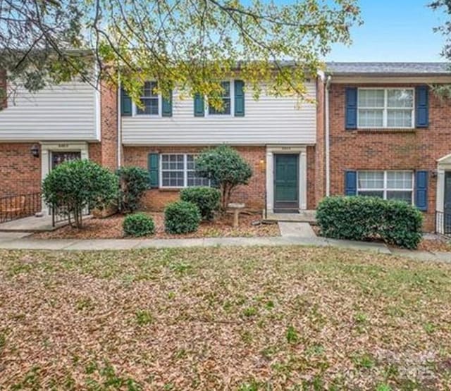 8805 Hunter Ridge Dr, Charlotte, NC 28226 - photo 1