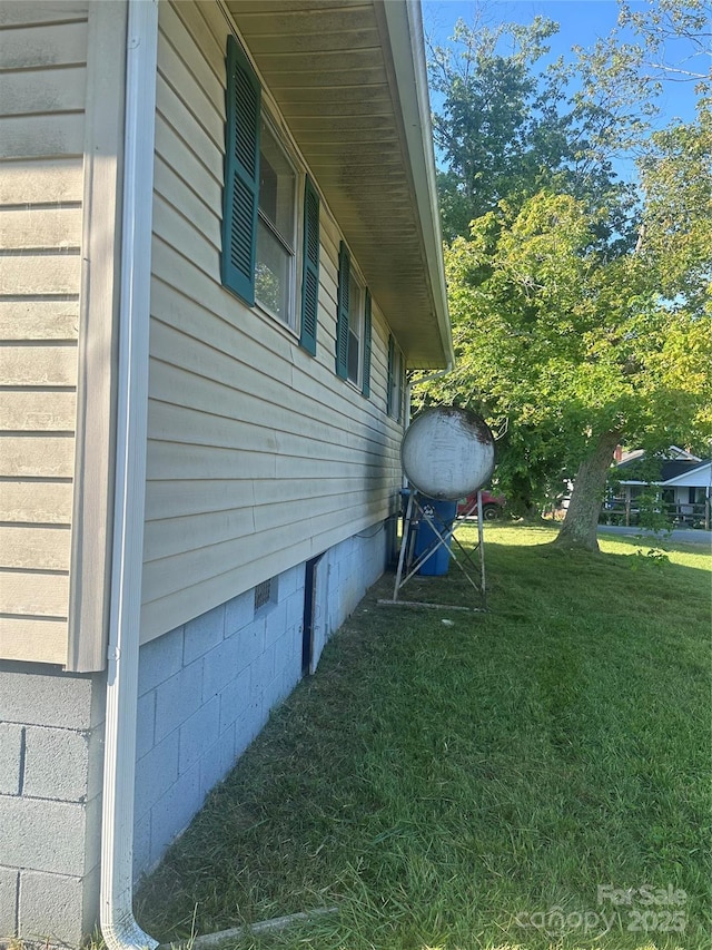 508 S Ave SW, Valdese, NC 28680 - view of side of home featuring a lawn and crawl space