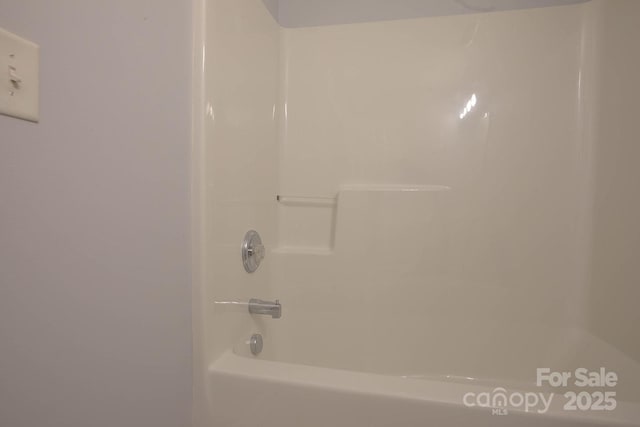 10011 Treeside Ln, Matthews, NC 28105 - bathroom with washtub / shower combination