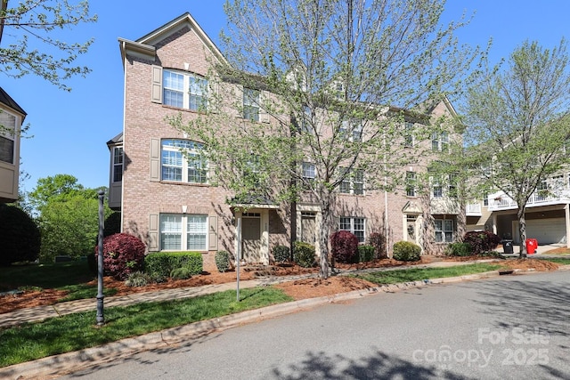729 Naramore St, Davidson, NC 28036 - traditional-style home with brick siding