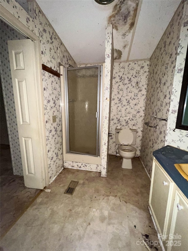 916 Steep Hill Rd, Belmont, NC 28012 - full bathroom featuring wallpapered walls, a stall shower, and vanity