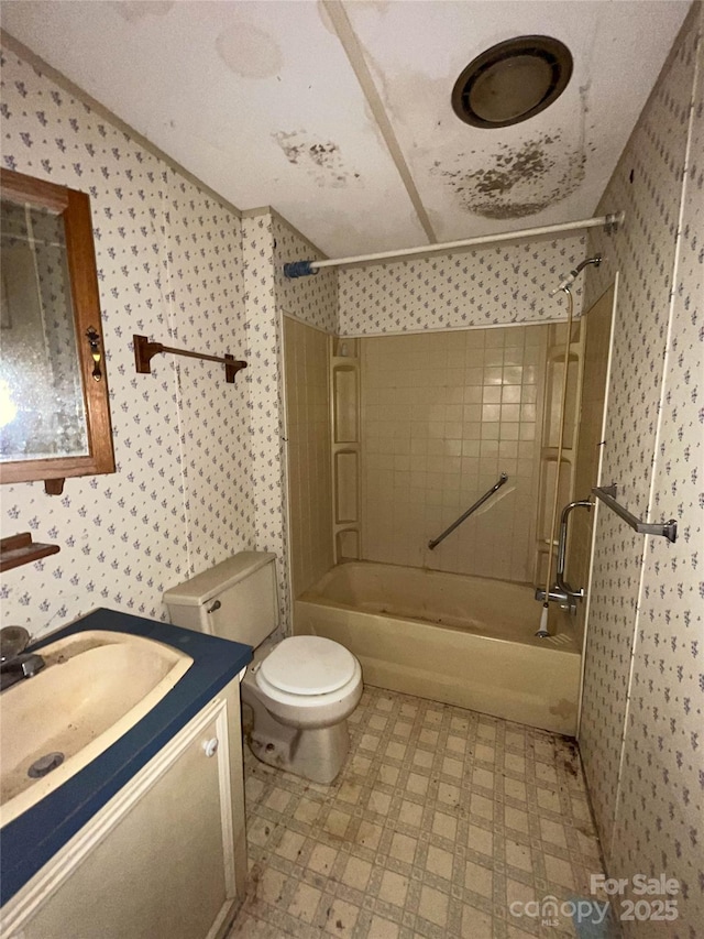 916 Steep Hill Rd, Belmont, NC 28012 - full bathroom with wallpapered walls, bathing tub / shower combination, vanity, and tile patterned floors