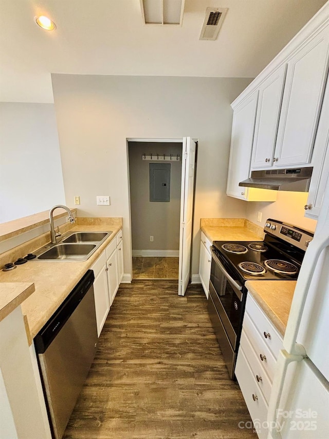 917 Shearer St Unit 15, Davidson, NC 28036 - kitchen featuring stainless steel appliances, under cabinet range hood, dark wood-style floors, white cabinets, and a peninsula
