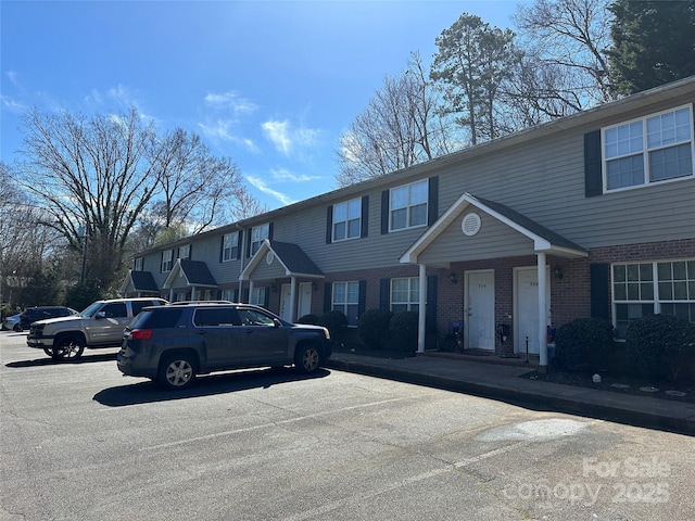 972 NW 8th Ave, Hickory, NC 28601 - view of front of property featuring brick siding and uncovered parking