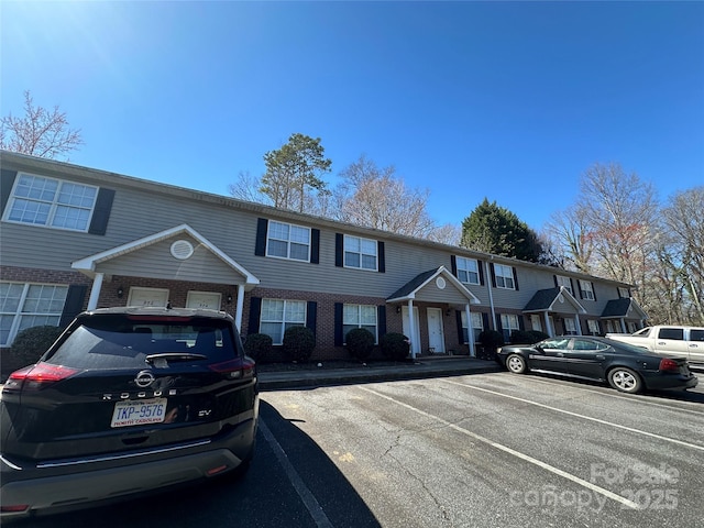 972 NW 8th Ave, Hickory, NC 28601 - view of front of house featuring uncovered parking and brick siding