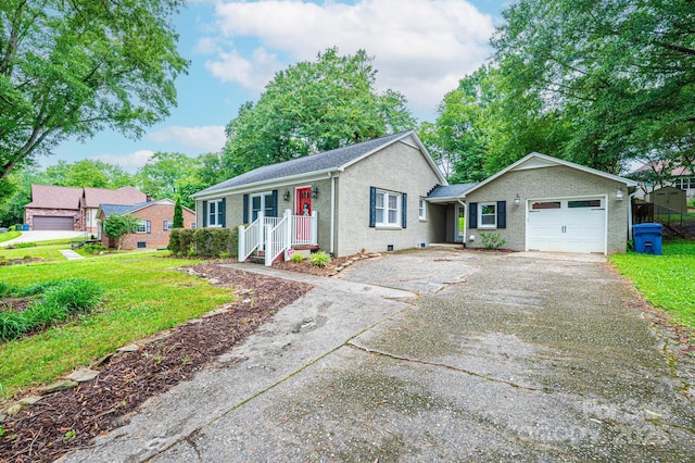 122 15th Ave NW, Hickory, NC 28601 - ranch-style house featuring driveway, an attached garage, a front yard, and brick siding
