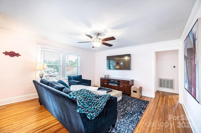 122 15th Ave NW, Hickory, NC 28601 - living area featuring ceiling fan, ornamental molding, and light wood-style flooring