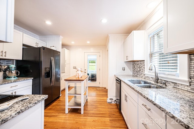 122 15th Ave NW, Hickory, NC 28601 - kitchen with backsplash, light wood-style flooring, white cabinetry, stainless steel appliances, and ornamental molding