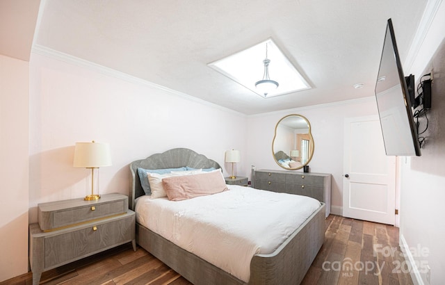 122 15th Ave NW, Hickory, NC 28601 - bedroom featuring wood finished floors and ornamental molding