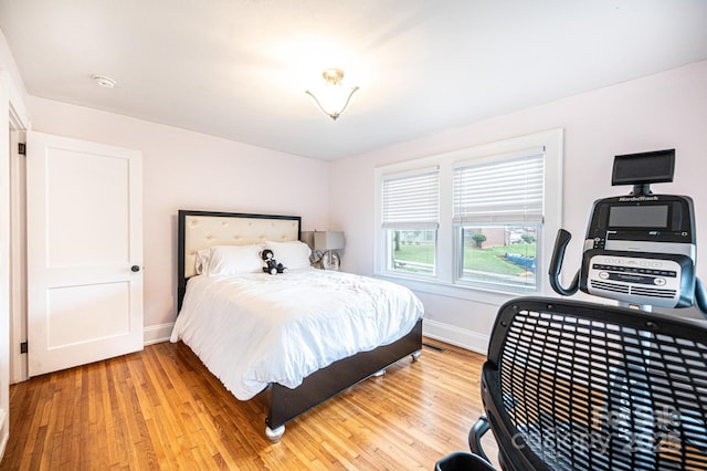 122 15th Ave NW, Hickory, NC 28601 - bedroom with light wood finished floors and a desk