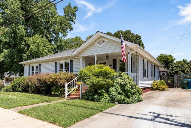 262 8th Ave, Cramerton, NC 28032 - ranch-style home with covered porch, a front lawn, a gate, and concrete driveway