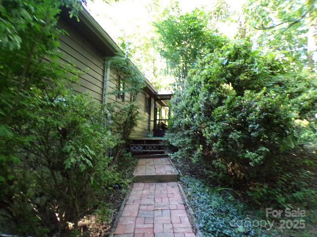 140 Beechwood Cir, Hendersonville, NC 28739 - view of yard